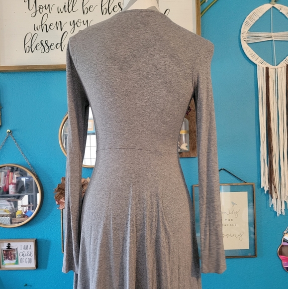 Dress - Picture 2 of 4